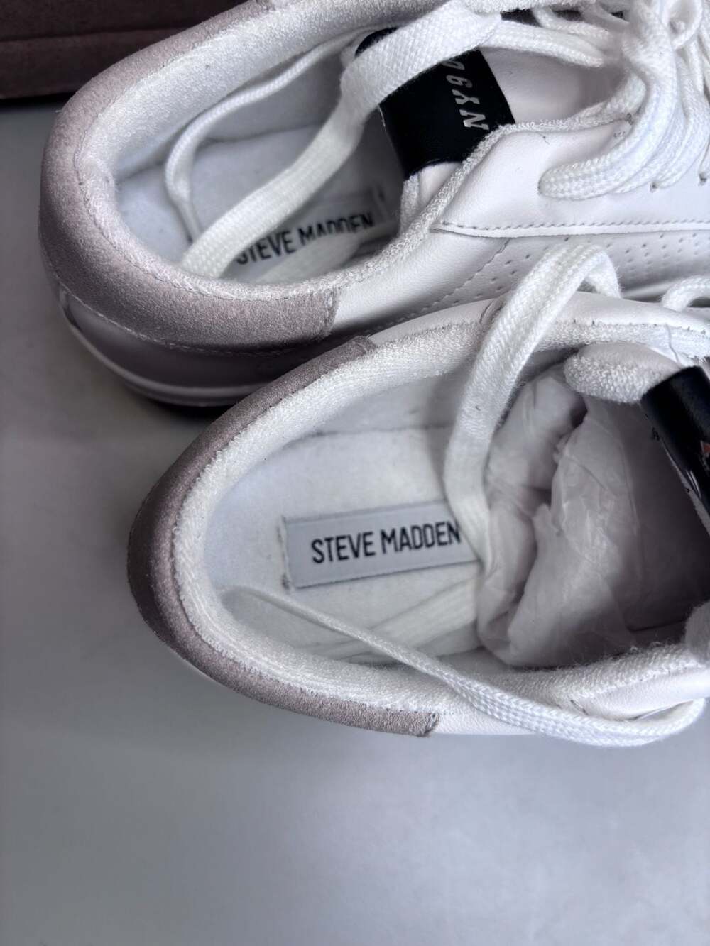 Steve Madden Starling Low Top Casual Sneakers in White/Grey size 8 - Picture 2 of 7